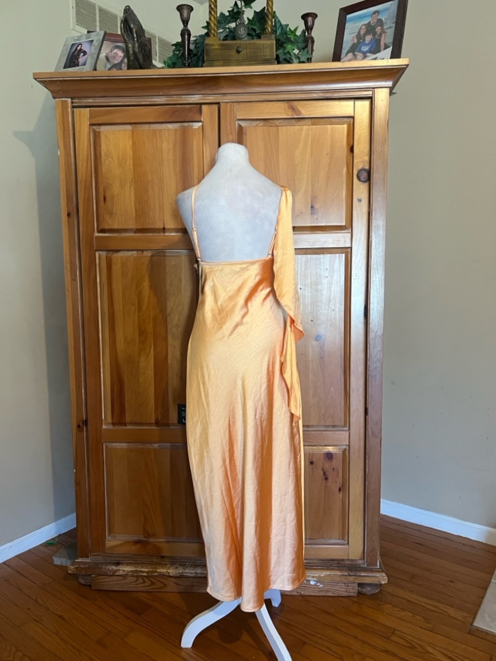 New Lulus One-Shoulder Satin Slip Dress Sz Medium - Picture 6 of 10